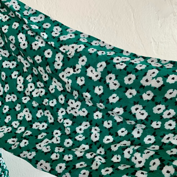 On/Off the Shoulder Ruffle Blouse - Picture 4 of 5